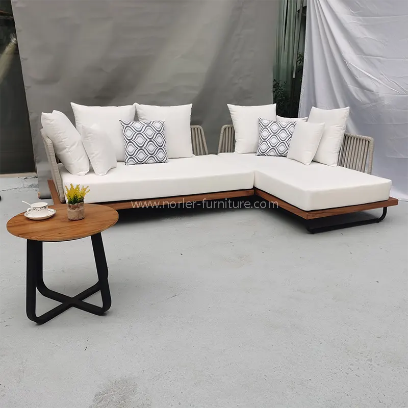 Teak Wood သည်သင်၏ပြင်ပဆိုဖာအတွက်စိုးမိုးချန်ပီယံဖြစ်သည်
