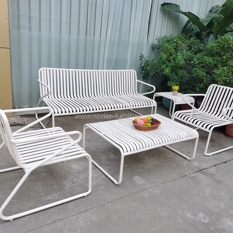 အချိန်သည်ဆောင်းကာလ၌ Outdoor ဆိုဖဲ့သို့မဟုတ်ကျန်ရစ်နိုင်ပါသလား?