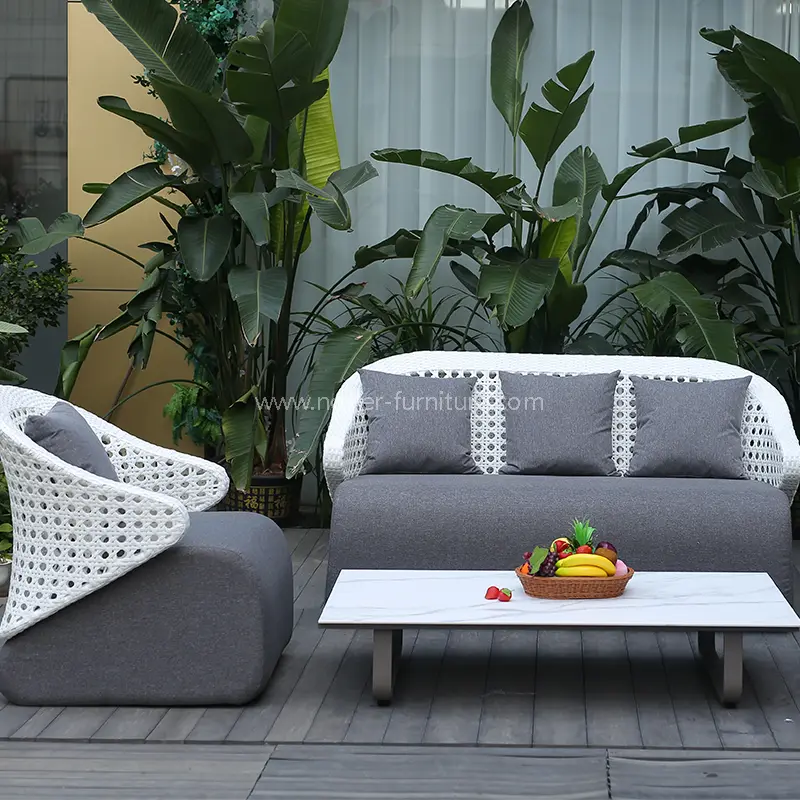 Rattan Outdoor Sofa သည် စတိုင်ကျပြီး တာရှည်ခံသော ပြင်ပလူနေမှုအတွက် ပြီးပြည့်စုံသော ရွေးချယ်မှုဖြစ်သနည်း။