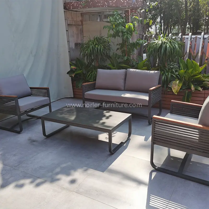 နောက်ဆုံးပေါ်ပြင်ပလူမီနီယမ်ဘောင် Teak Wood Armrest ဆိုဖာ