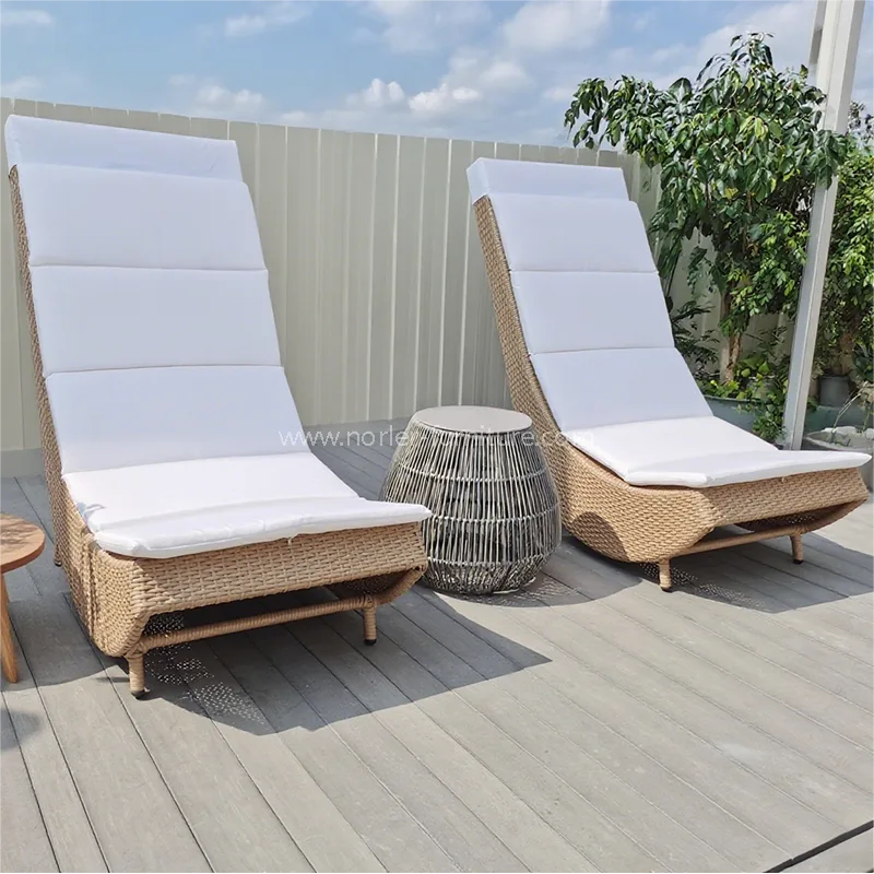 ပြင်ပအပန်းဖြေသူ Aluminum frame pe rattan နေရောင် Sun Lounger