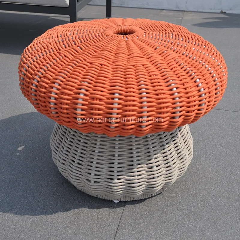Footstool ပရိဘောဂကိုရက်လုပ်ခြင်း